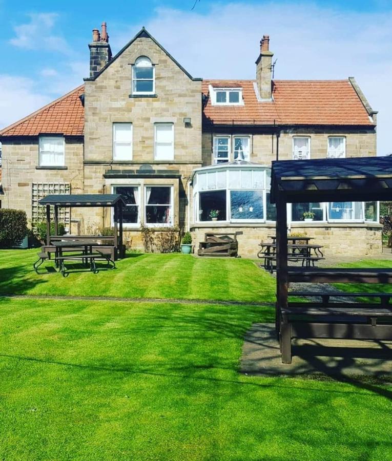 The Fylingdales Inn Robin Hood's Bay Exterior photo