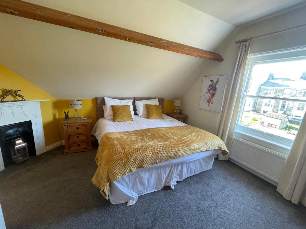 The Fylingdales Inn Robin Hood's Bay Exterior photo
