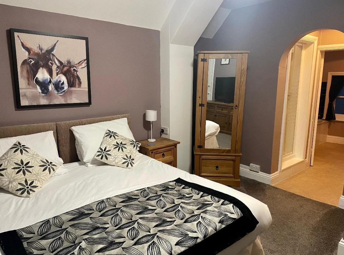 The Fylingdales Inn Robin Hood's Bay Exterior photo